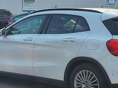 Gebraucht Mercedes GLA180 109 PS (80 kW) 2018 Weiß SUV