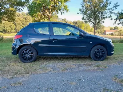 Gebraucht Peugeot 206+ 60 PS (44 kW) 2011 Grau Kleinwagen