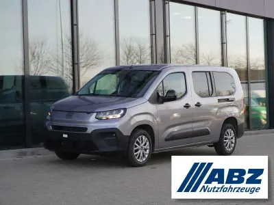 Neu Fiat Doblò 131 PS (96 kW) 2025 Grau Van / Kleinbus