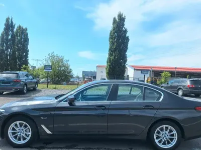 Gebraucht BMW 530e Sport Line 292 PS (214 kW) 2022 Grau Limousine