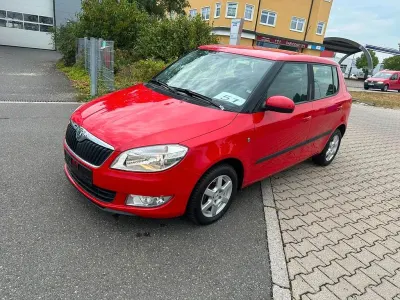Gebraucht Skoda Fabia Ambiente 60 PS (44 kW) 2010 Rot Limousine