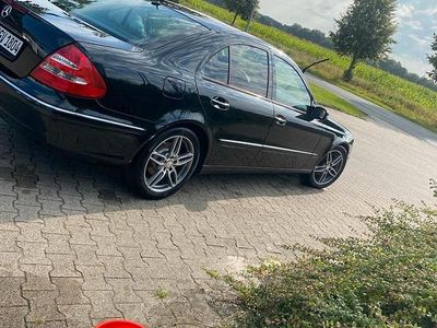 Schwarz Gebraucht 2005 Mercedes E280 Limousine | 4.500 €