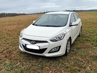 Weiß Gebraucht 2012 Hyundai i30 Kleinwagen | 3.000 € (Guter Preis)