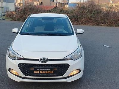 Weiß Gebraucht 2016 Hyundai i20 Classic Limousine | 8.999 € (Etwas zu teuer)
