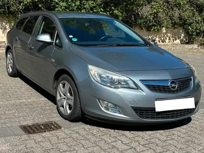 Gebraucht Opel Astra Sport 120 PS (88 kW) 2011 Grau Kombi