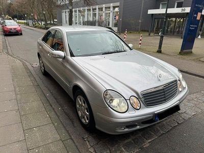 Gebraucht Mercedes E220 150 PS (110 kW) 2002 Silber Limousine