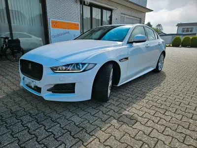 Używany Jaguar XE R-Sport 180 KM (132 kW) 2016 Biały Sedan/Limuzyna