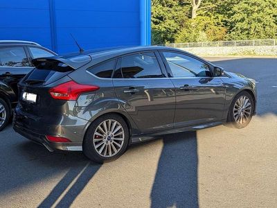 Gebraucht Ford Focus Titanium 120 PS (88 kW) 2016 Grau Limousine