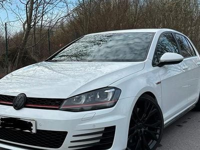 Gebraucht VW Golf VII GTI 230 PS (169 kW) 2015 Weiß Kleinwagen