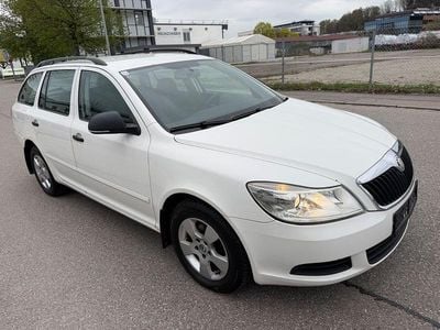 Gebraucht Skoda Octavia Elegance 105 PS (77 kW) 2010 Weiß Kombi