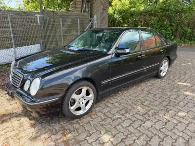 Gebraucht Mercedes E270 170 PS (125 kW) 2001 Obsidianschwarz  metalliclack Limousine