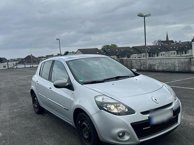 Gebraucht Renault Clio IV Night&Day 103 PS (75 kW) 2012 Grau Kleinwagen