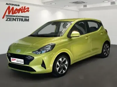 Gebraucht Hyundai i10 Trend 84 PS (61 kW) 2024 Gruen Kleinwagen