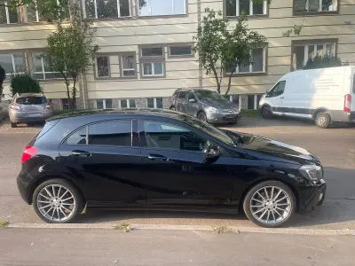 Używany Mercedes A250 211 KM (155 kW) 2013 Czarny Sedan/Limuzyna