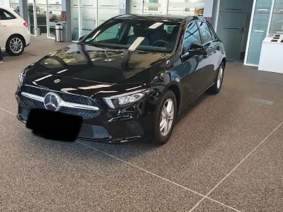 Gebraucht Mercedes A180 136 PS (100 kW) 2019 Schwarz Limousine