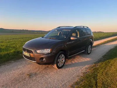 Gebraucht Mitsubishi Outlander 156 PS (114 kW) 2012 Braun SUV
