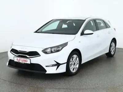 Gebraucht Kia Ceed Vision 160 PS (117 kW) 2023 Cararraweiss Kleinwagen