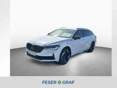 Neu Skoda Superb 265 PS (194 kW) 2026 Kristallweiß uni Kombi