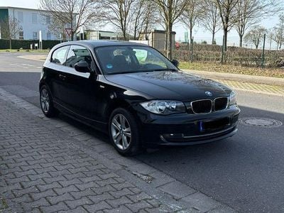 Gebraucht BMW 116 122 PS (89 kW) 2009 Schwarz Kleinwagen