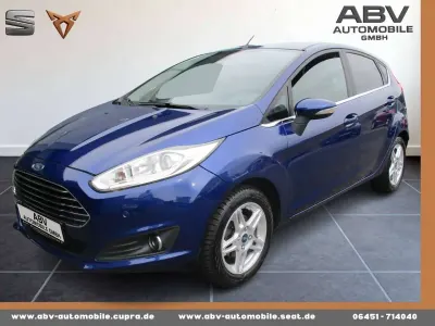 Gebraucht Ford Fiesta Titanium 125 PS (91 kW) 2014 Indicblau metallic Kleinwagen