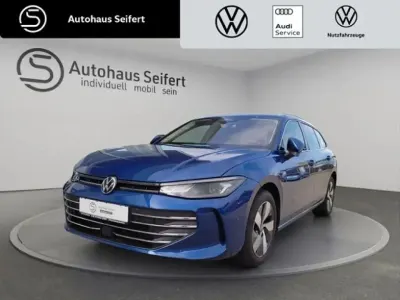 Gebraucht VW Passat Business 122 PS (89 kW) 2024 Reef blue metallic (metallic) Kombi
