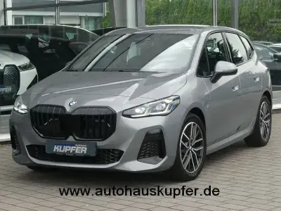 Gebraucht BMW 220 Active Tourer M Sport 170 PS (125 kW) 2023 Grau Van / Kleinbus