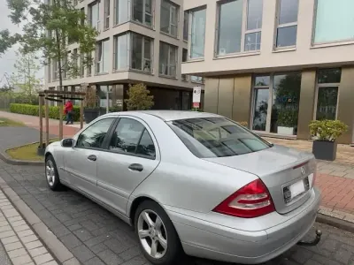 Gebraucht Mercedes C180 129 PS (94 kW) 2002 Silber Limousine