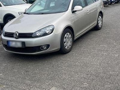 Usado VW Golf VII 105 HP (77 kW) 2012 Dourado Carrinha
