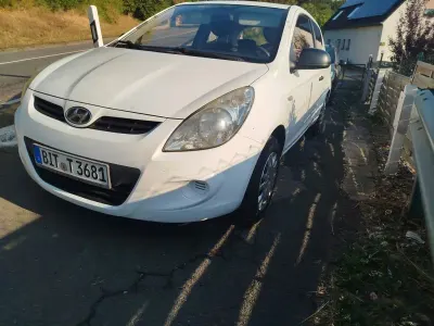 Gebraucht Hyundai i20 Comfort 77 PS (56 kW) 2011 Weiß Kleinwagen