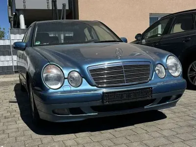 Gebraucht Mercedes E200 136 PS (100 kW) 1999 Blau Limousine