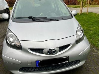 Gebraucht Toyota Aygo 68 PS (50 kW) 2008 Silber Kleinwagen