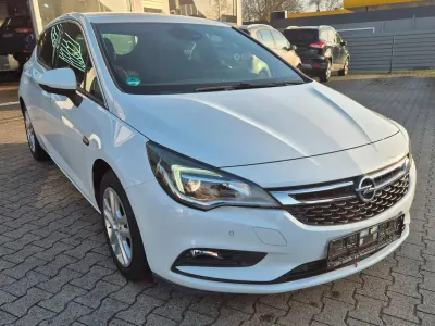 Gebraucht Opel Astra 105 PS (77 kW) 2015 Weiß Limousine