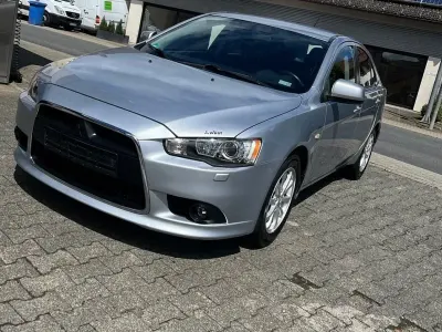 Gebraucht Mitsubishi Lancer 117 PS (86 kW) 2011 Silber Limousine