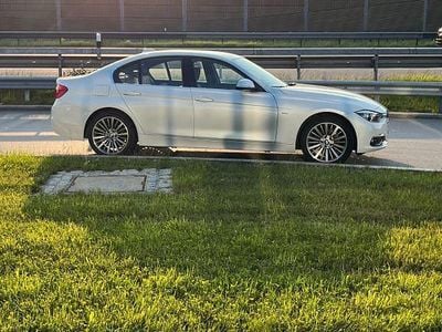 Weiß Gebraucht 2016 BMW 320 Luxury Line Limousine | 18.990 € (Teuer)
