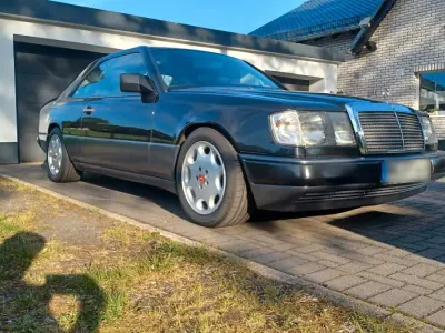 Gebraucht Mercedes 300 180 PS (132 kW) 1989 Schwarz Coupé