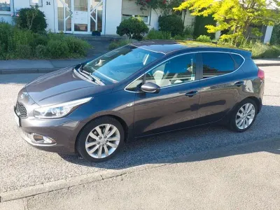 Gebraucht Kia Ceed FIFA World Cup Edition 99 PS (72 kW) 2014 Blau Kleinwagen