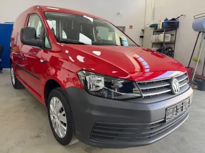 Gebraucht VW Caddy 102 PS (75 kW) 2016 Rot Van / Kleinbus