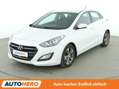 Używany Hyundai i30 Passion 135 KM (99 kW) 2016 Biały Sedan/Limuzyna