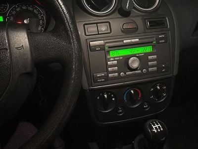 Gebraucht Ford Fiesta 80 PS (58 kW) 2006 Silber Kleinwagen