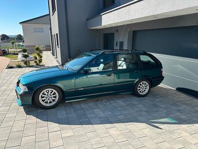 BMW 323