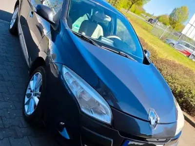 Używany Renault Mégane Luxe 131 KM (96 kW) 2011 Czarny Sedan/Limuzyna