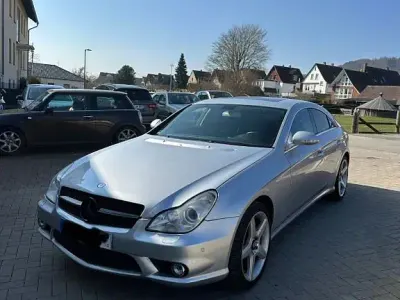 Używany Mercedes CLS55 AMG AMG 476 KM (350 kW) 2005 Srebrny Sedan/Limuzyna