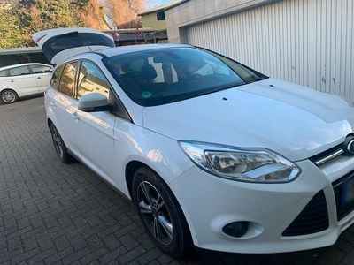 Gebraucht Ford Focus 101 PS (74 kW) 2014 Weiß Kombi