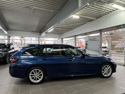 Używany BMW 320 190 KM (139 kW) 2023 Niebieski Kombi