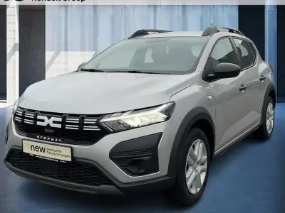 Gebraucht Dacia Sandero Essentiel 122 PS (89 kW) 2024 Silber Limousine