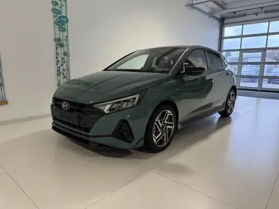 Neu Hyundai i20 N Line 99 PS (72 kW) 2025 Mangrove green pearl Kleinwagen