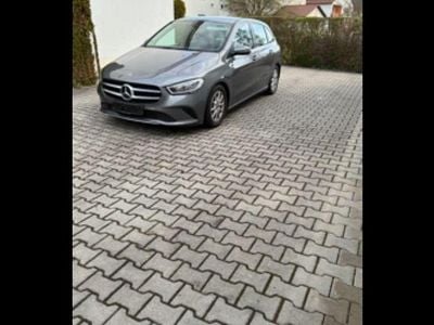 Usata Mercedes B180 136 CV (100 kW) 2019 Grigio Monovolume