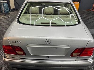 Gebraucht Mercedes E280 150 PS (110 kW) 1998 Silber Limousine