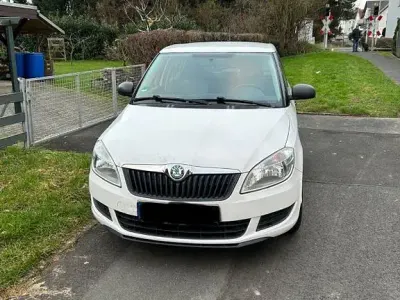 Gebraucht Skoda Fabia 60 PS (44 kW) 2012 Weiß Limousine