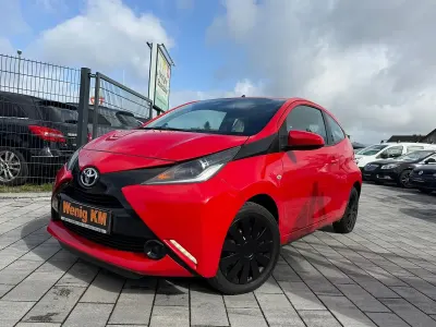 Używany Toyota Aygo 69 KM (50 kW) 2017 Czerwony Hatchback